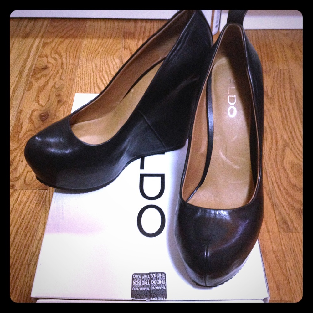 ALDO "Zingg" Black leather wedges US7 - wo…